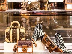 Gucci、雅诗兰黛、LV管培秋招开启！年薪20w，出差必住五星，一折优惠买买买，应届生怎样进入奢侈品行业？